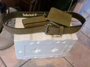 Cintura, portachiavi e portafoglio Timberland in nubuck color taupe